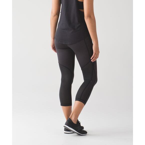 Lululemon Conduit Crop Black Stripe Leggings Size 8 Activwear Running Capris - Picture 1 of 8